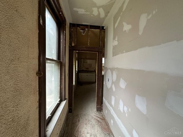 10 Township Avenue, Elmwood Place, OH 45216