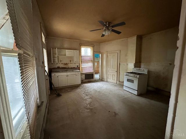 10 Township Avenue, Elmwood Place, OH 45216