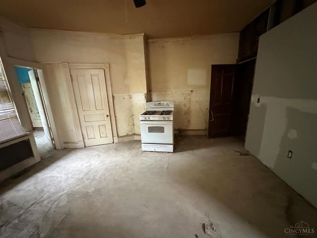 10 Township Avenue, Elmwood Place, OH 45216