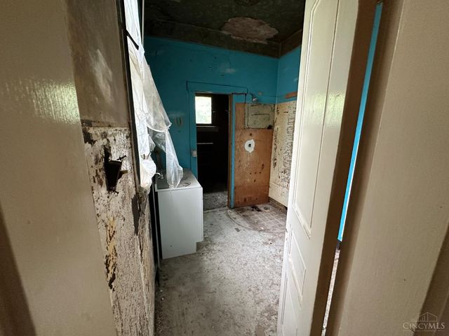 10 Township Avenue, Elmwood Place, OH 45216