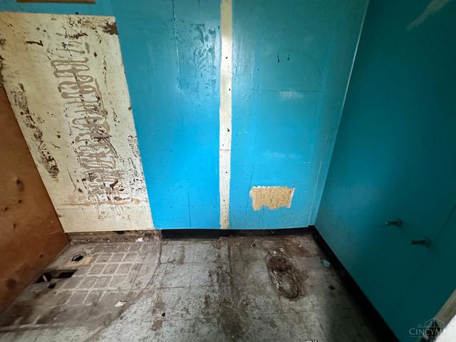 10 Township Avenue, Elmwood Place, OH 45216