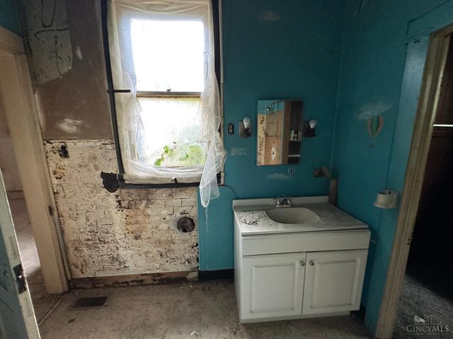 10 Township Avenue, Elmwood Place, OH 45216