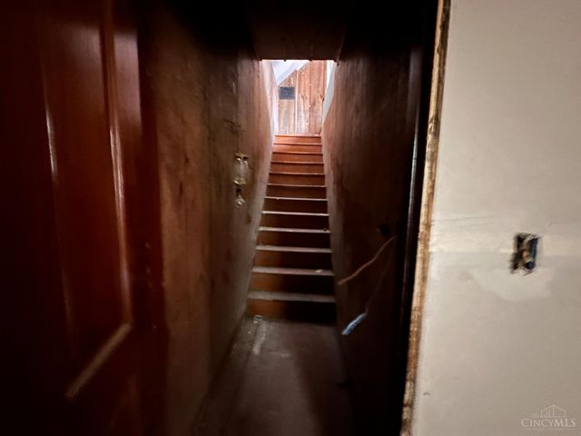 10 Township Avenue, Elmwood Place, OH 45216