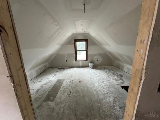 10 Township Avenue, Elmwood Place, OH 45216