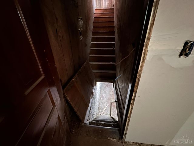 10 Township Avenue, Elmwood Place, OH 45216