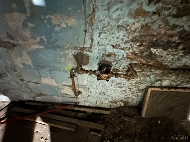 10 Township Avenue, Elmwood Place, OH 45216