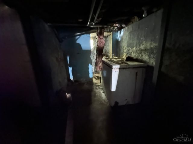 10 Township Avenue, Elmwood Place, OH 45216