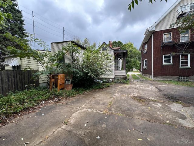 10 Township Avenue, Elmwood Place, OH 45216