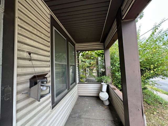 10 Township Avenue, Elmwood Place, OH 45216