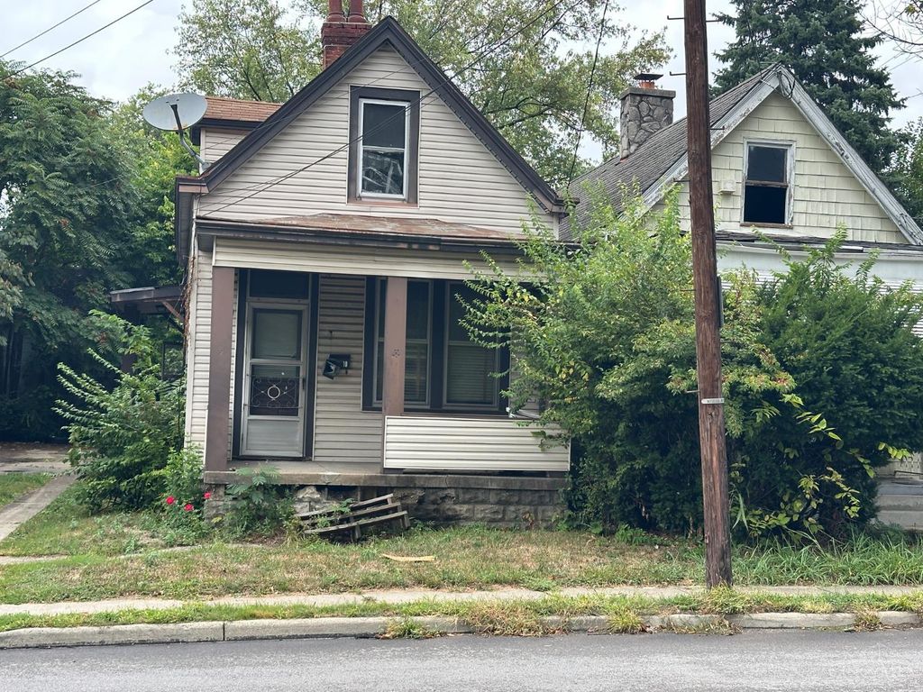 10 Township Avenue, Elmwood Place, OH 45216