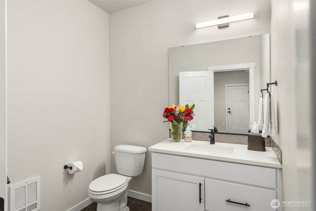 1762 NE Crystallia Court, Poulsbo, WA 98370
