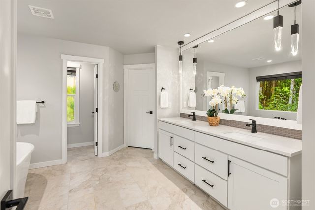 1762 NE Crystallia Court, Poulsbo, WA 98370