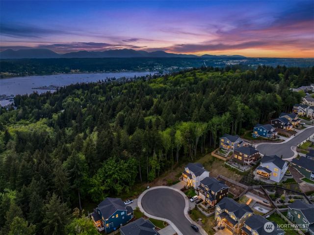 1762 NE Crystallia Court, Poulsbo, WA 98370
