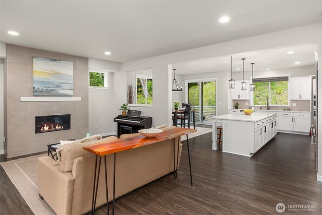 1762 NE Crystallia Court, Poulsbo, WA 98370