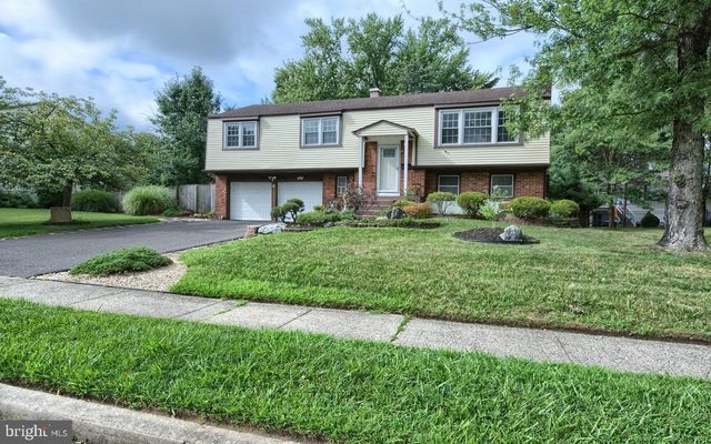 1939 BIRCHWOOD PARK DR N, Cherry Hill, NJ 08003