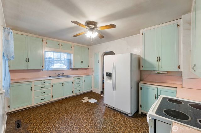 10216 Ainsworth Avenue S, Tacoma, WA 98444