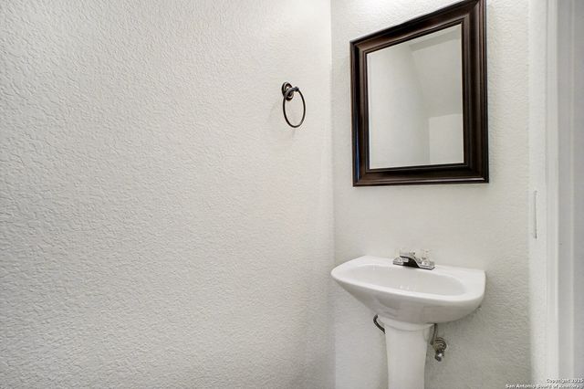 3959 Key West, Converse, TX 78109