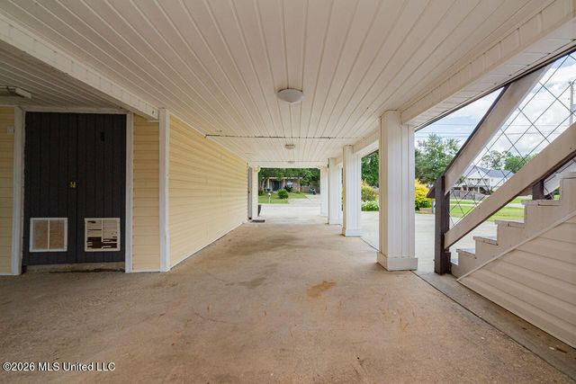 6085 Apache Drive, Kiln, MS 39556
