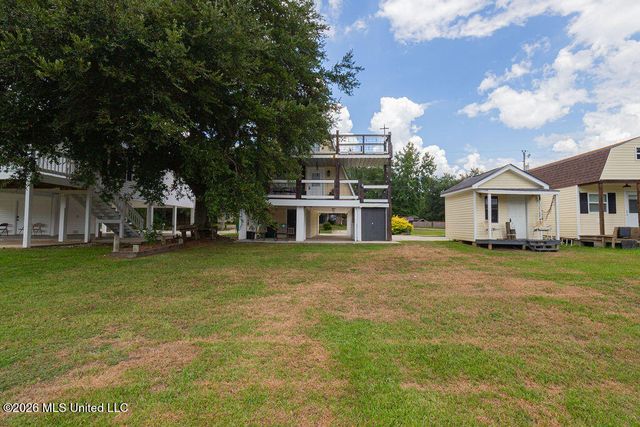 6085 Apache Drive, Kiln, MS 39556