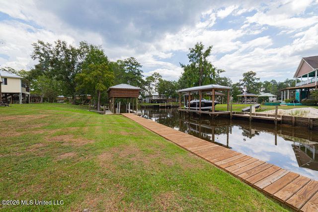 6085 Apache Drive, Kiln, MS 39556
