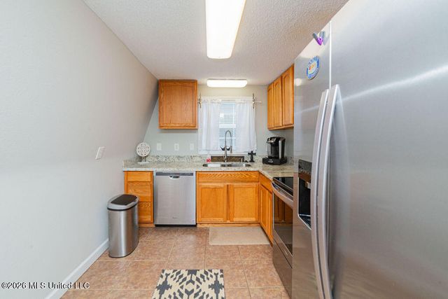 6085 Apache Drive, Kiln, MS 39556