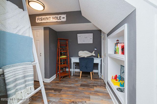 6085 Apache Drive, Kiln, MS 39556