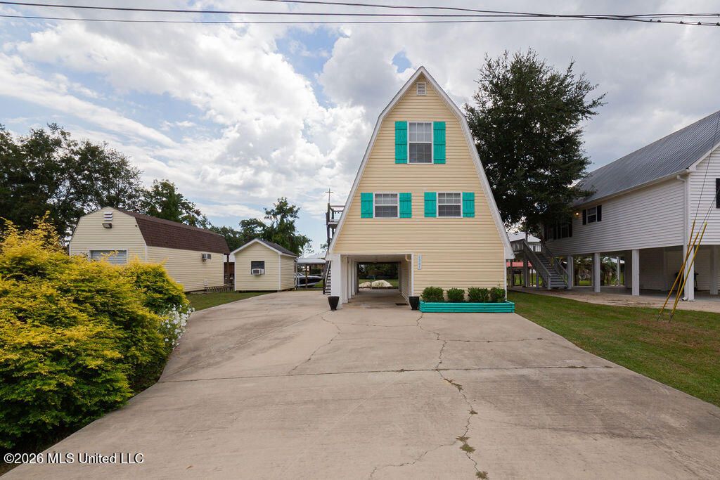 6085 Apache Drive, Kiln, MS 39556