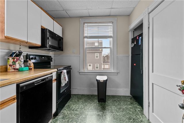 31 W Narragansett Avenue 2, Newport, RI 02840