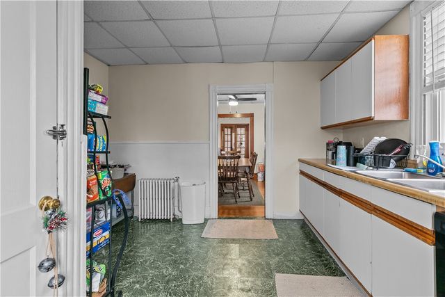 31 W Narragansett Avenue 2, Newport, RI 02840