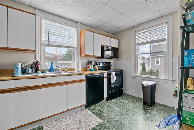 31 W Narragansett Avenue 2, Newport, RI 02840