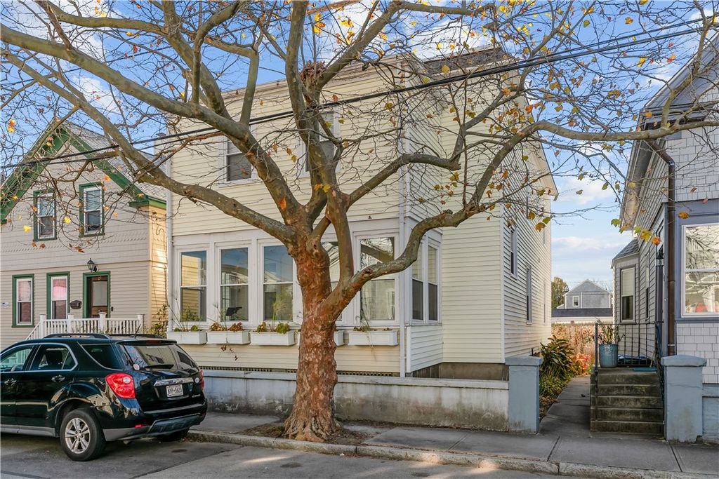 31 W Narragansett Avenue 2, Newport, RI 02840
