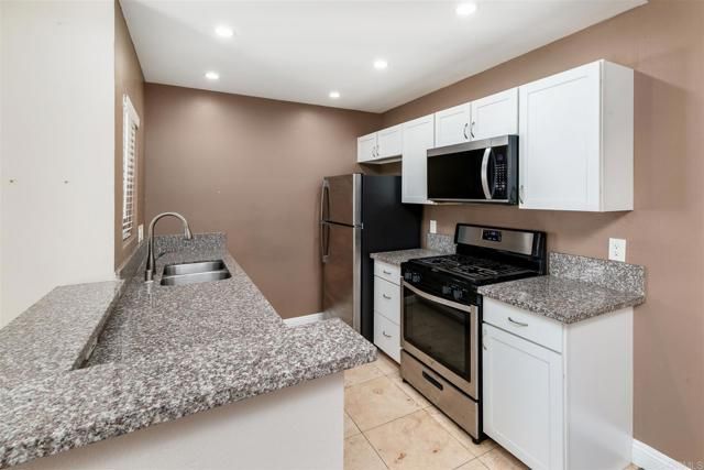 13716 Midland Rd, Poway, CA 92064