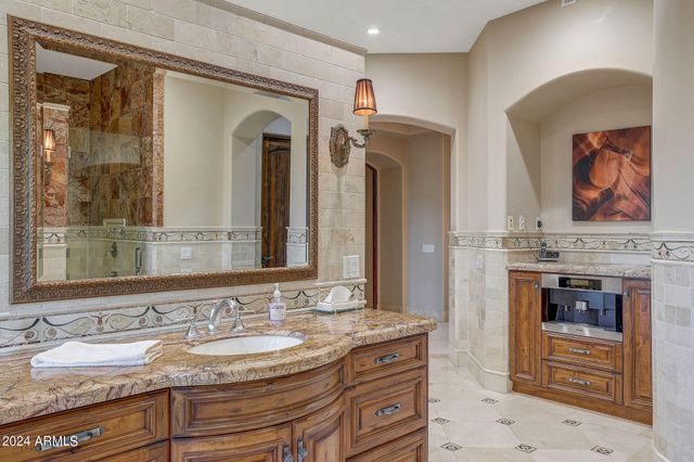 6519 E MALCOMB Drive, Paradise Valley, AZ 85253