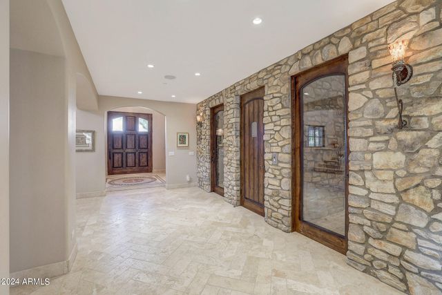 6519 E MALCOMB Drive, Paradise Valley, AZ 85253