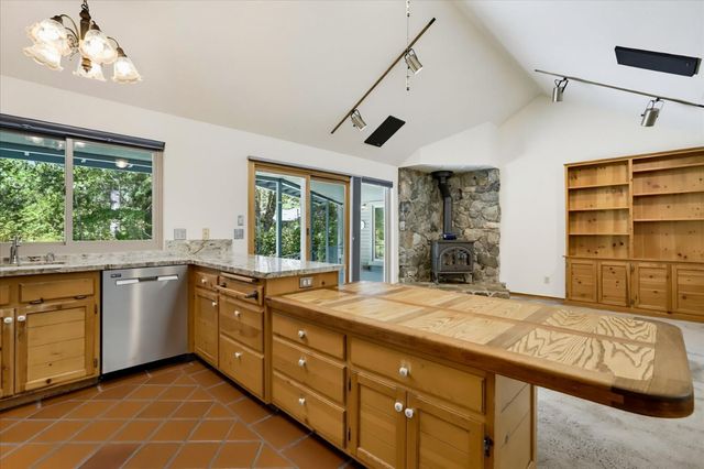 12104 Sunny Slope Dr, Nevada City, CA 95959