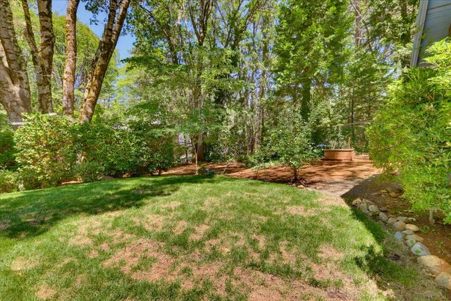 12104 Sunny Slope Dr, Nevada City, CA 95959