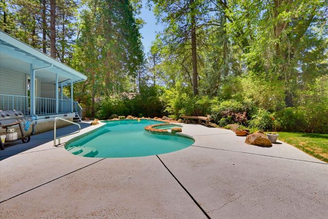 12104 Sunny Slope Dr, Nevada City, CA 95959
