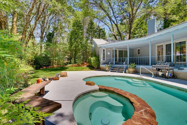 12104 Sunny Slope Dr, Nevada City, CA 95959