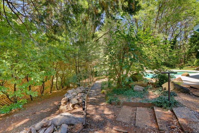 12104 Sunny Slope Dr, Nevada City, CA 95959