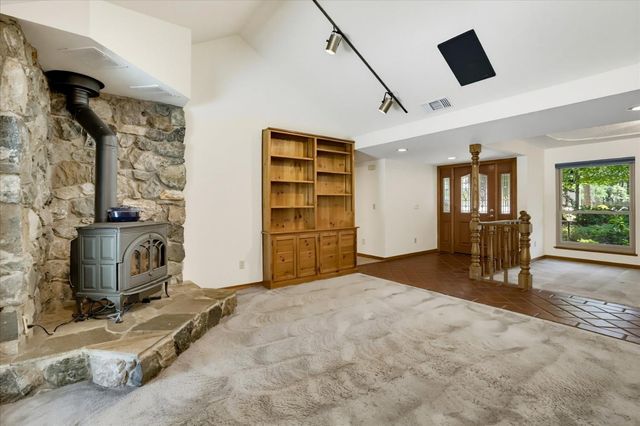 12104 Sunny Slope Dr, Nevada City, CA 95959
