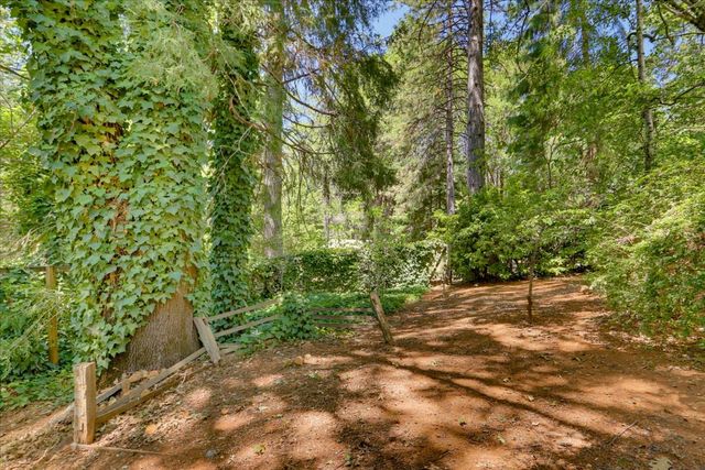 12104 Sunny Slope Dr, Nevada City, CA 95959