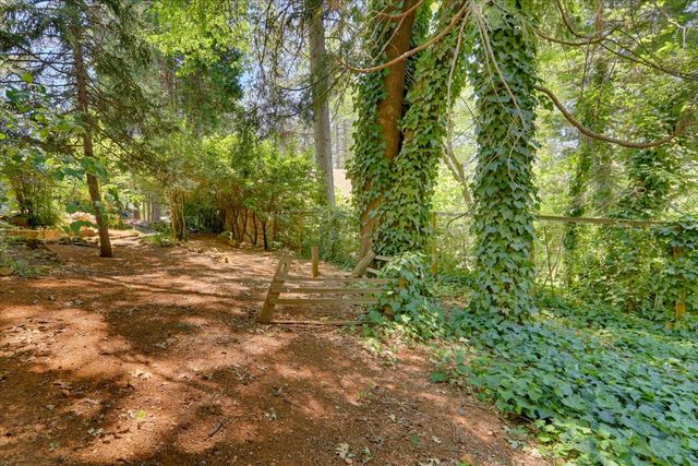 12104 Sunny Slope Dr, Nevada City, CA 95959