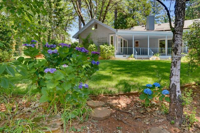 12104 Sunny Slope Dr, Nevada City, CA 95959