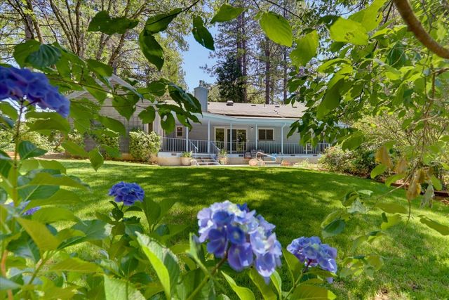 12104 Sunny Slope Dr, Nevada City, CA 95959