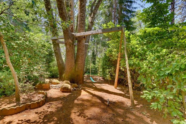 12104 Sunny Slope Dr, Nevada City, CA 95959