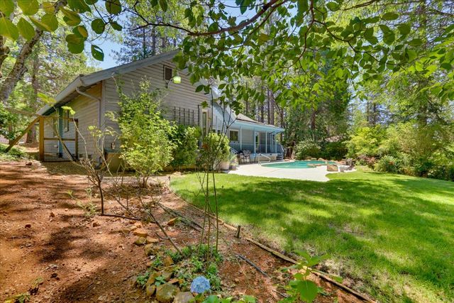 12104 Sunny Slope Dr, Nevada City, CA 95959