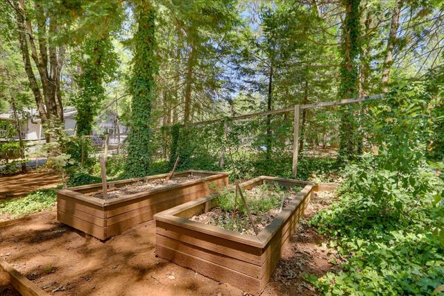 12104 Sunny Slope Dr, Nevada City, CA 95959