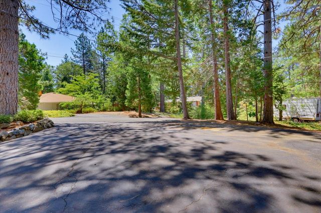 12104 Sunny Slope Dr, Nevada City, CA 95959