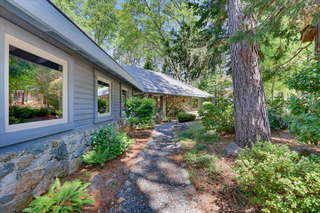 12104 Sunny Slope Dr, Nevada City, CA 95959