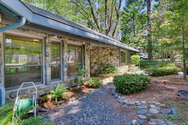 12104 Sunny Slope Dr, Nevada City, CA 95959